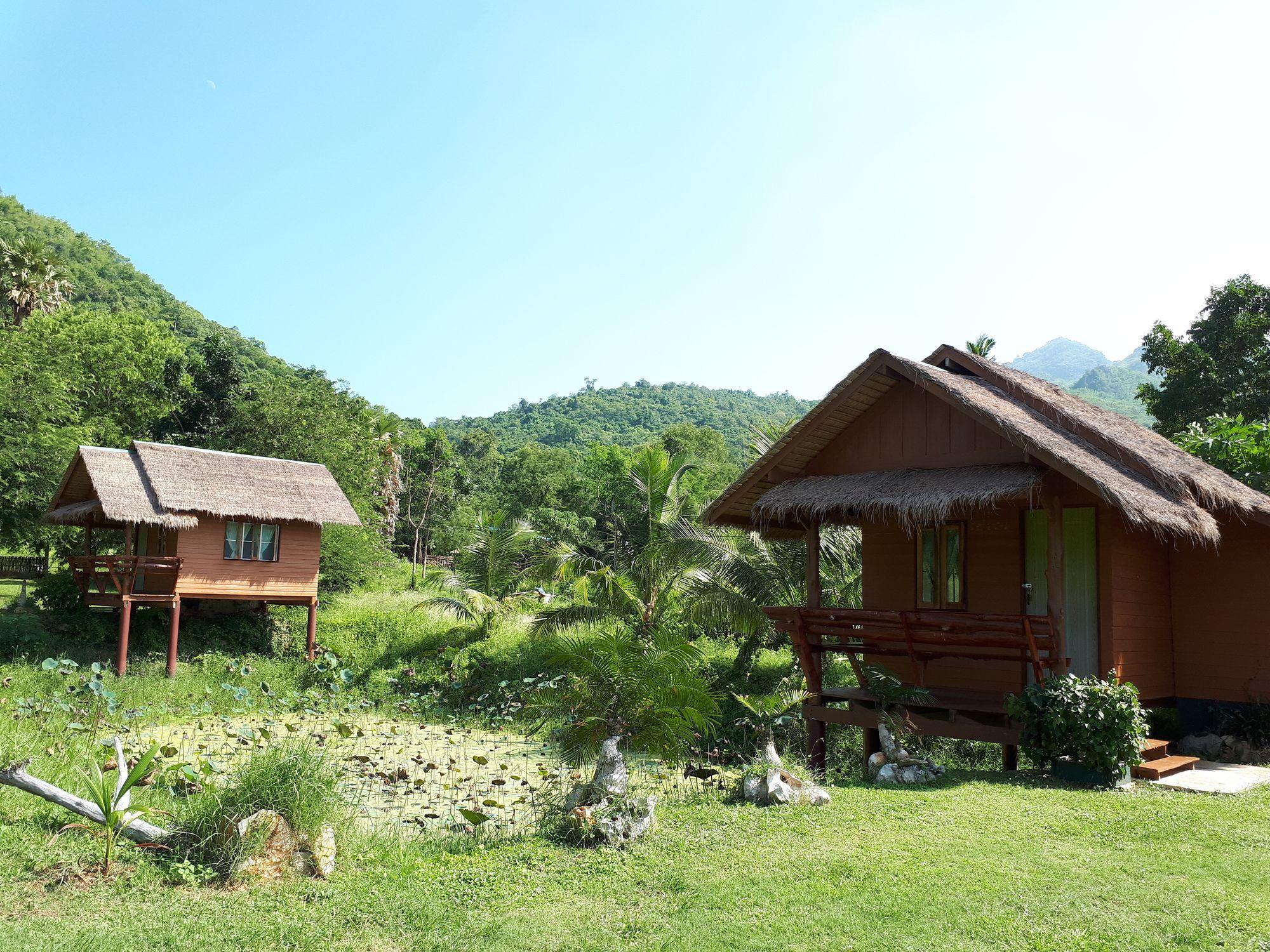 Lungcha Homestay Sam Roi Yot Exterior photo
